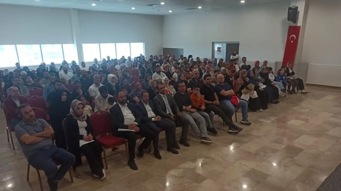 2025 SEÇME SINAVINI KAZANAN ÖĞRENCİ VELİLERİYLE TOPLANTI YAPTIK