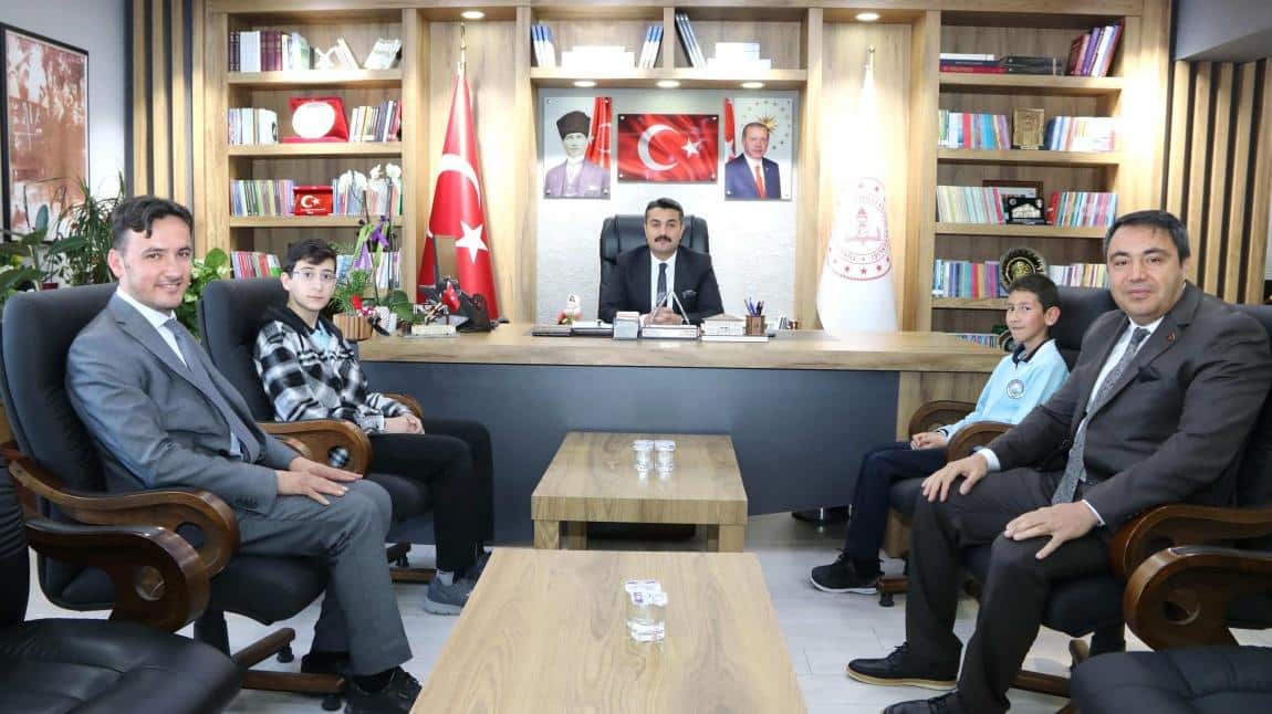 MİLLİ EĞİTİM MÜDÜRÜMÜZ FATİH ERDOĞAN,  MESLEKÎ YARIŞMALARDA DERECE ELDE EDEN ÖĞRENCİLERİMİZİ TEBRİK ETTİ