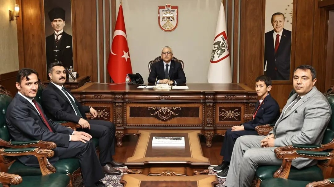 Valimiz Yılmaz Şimşek, Genç Sada Kur'an-ı Kerim'i Güzel Okuma Yarışması Türkiye Birincisi Olan Öğrencimiz İsmail Aydın'ı Tebrik Etti